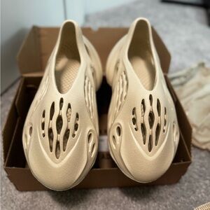 Yeezy Cream Slippers